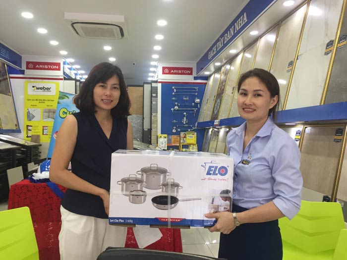 tang-qua-tri-an-khach-hang-5